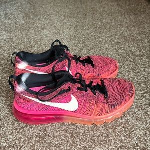 Women’s Nike Flyknit Air Max